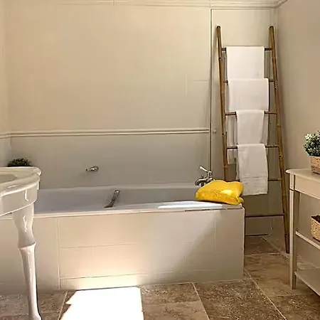 Piscine Tennis 22pers * Bourrou