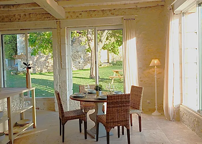 Piscine Tennis 22pers Feriehus Bourrou