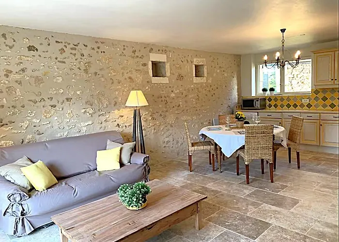 Piscine Tennis 22pers Bourrou