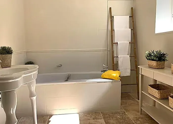 Piscine Tennis 22pers * Bourrou